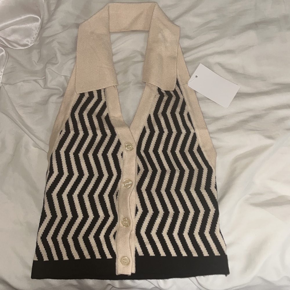 Sleeveless button up